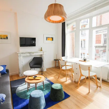 Fully-equipped In Center + Parking *